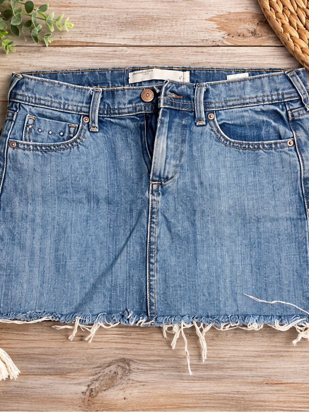 Old Navy Denim Mini Skirt Size 4 (689)